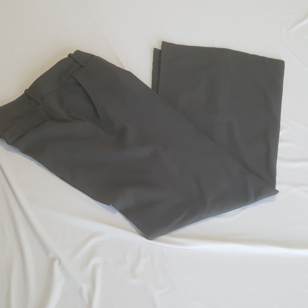 Bill Blass. Gray wide-leg trouser. 8